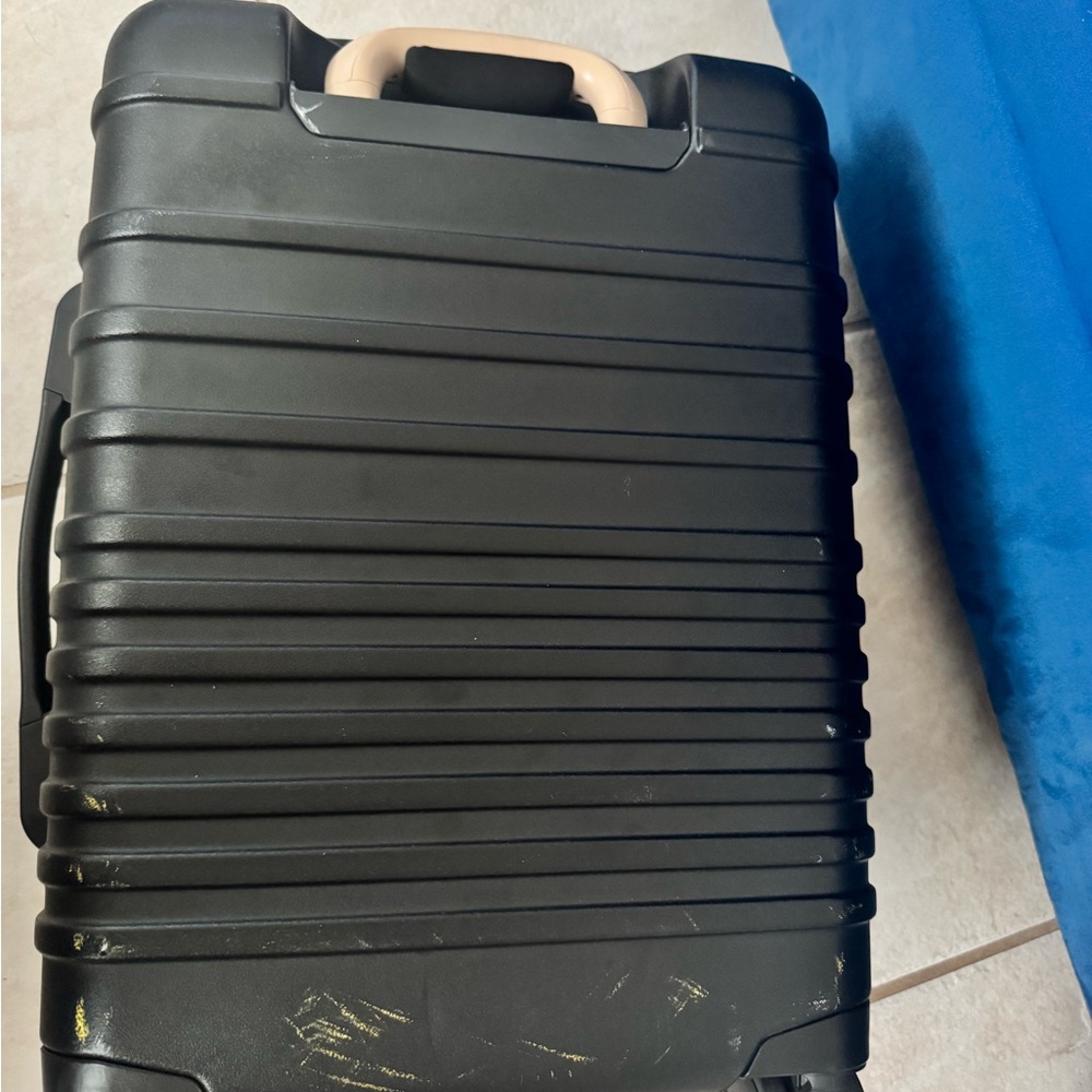 Sold out!! Beis The Front Pocket Carry-On Roller in Black